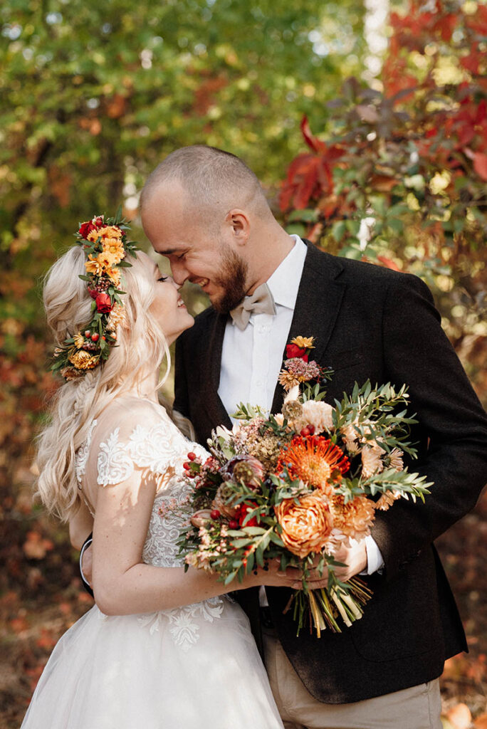 Wunderschönes Hochzeitspaar im Wald auf der Insel Ruegen bei Kap Arkona Hochzeitspaar am Strand auf der Insel Ruegen bei Kap Arkona Hochzeitsfotograf am Ihren Hochzeitstag fotografiert Braut im Raps Hochzeitsfotoshooting am Strand auf der Insel Ruegen, mit Mazelle Fotograf Rügen, Hochzeitsfotograf Mazelle Photography Fotostudio® auf der Insel Rügen und Stralsund, Greifswald, Grimmen, Rostock.