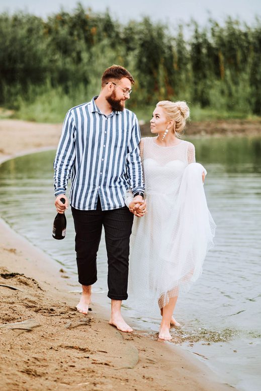 Hochzeitsfotografie auf der Insel Rügen mit dem Fotograf vom Mazelle Photography Fotostudio® an der Ostsee. Hochzeitsfotografie in der Natur in Mecklenburg-Vorpommern. Heiraten auf der Insel Rügen, Stralsund, Greifswald, Grimmen in der Natur, im Wald, am Strand, an der Ostsee