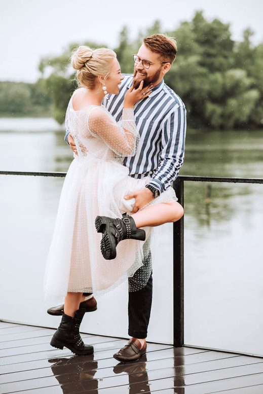 Hochzeitsfotografie auf der Insel Rügen mit dem Fotograf vom Mazelle Photography Fotostudio® an der Ostsee. Hochzeitsfotografie in der Natur in Mecklenburg-Vorpommern. Heiraten auf der Insel Rügen, Stralsund, Greifswald, Grimmen in der Natur, im Wald, am Strand, an der Ostsee